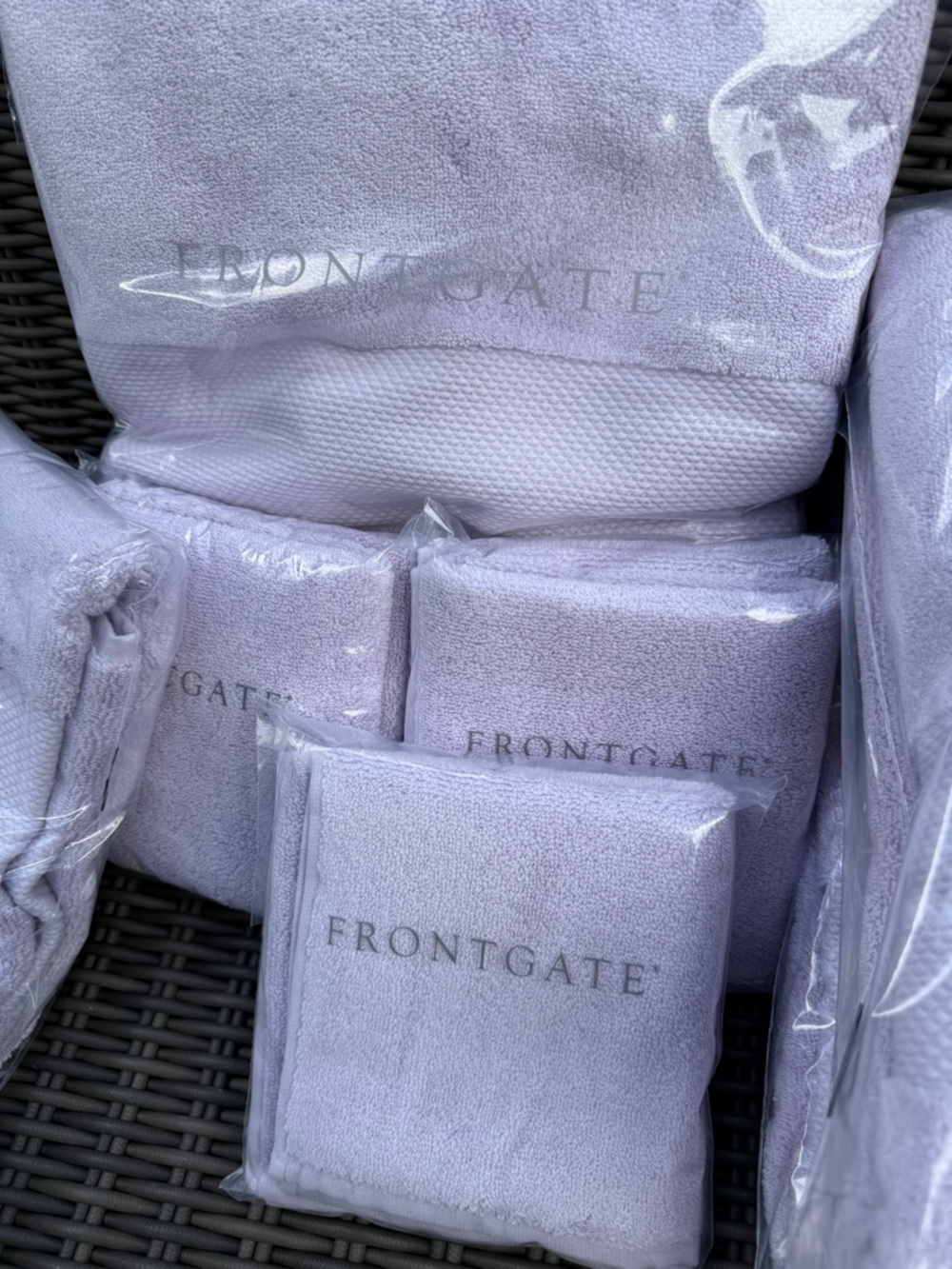 Frontgate Resort Bath Towel Set - NWT - Picture 2 of 16